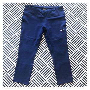 Nike Dri-Fit Epic Run Tight fit Capri as L